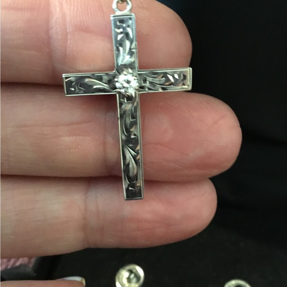 Estate 14k White Gold Round Brilliant Cut Diamond Etched Cross Necklace - Picture 4 of 15